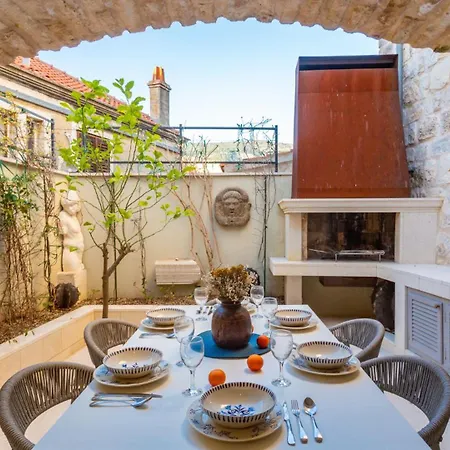 Palazzo Antiqua Island Vis By Guide Βίλα
